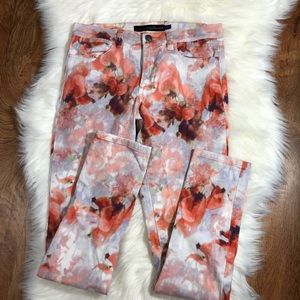 EUC Calvin Klein floral print jeans sz 28/6